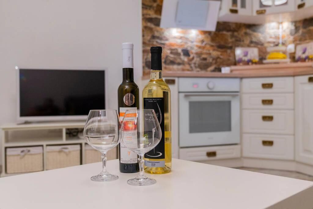 Provensalsky Rodinny Apartman Mandolina 波切尼斯 外观 照片